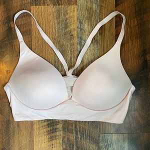 Victoria Secret lightly lined plunge t shirt bra